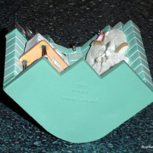 2007 Spa Day Barbie Holiday Collectible Hallmark Keepsake Christmas Ornament - Picture 3 of 3